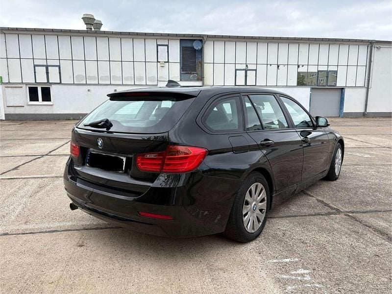 Gebraucht BMW 320 184 PS (135 kW) 2012 Schwarz Limousine