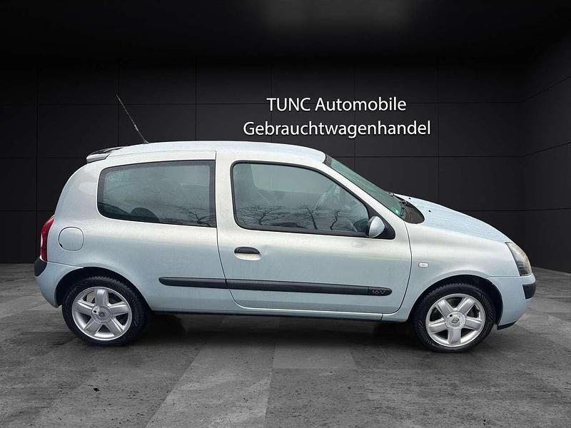 Gebraucht Renault Clio II Dynamique 75 PS (55 kW) 2003 Silber Kleinwagen