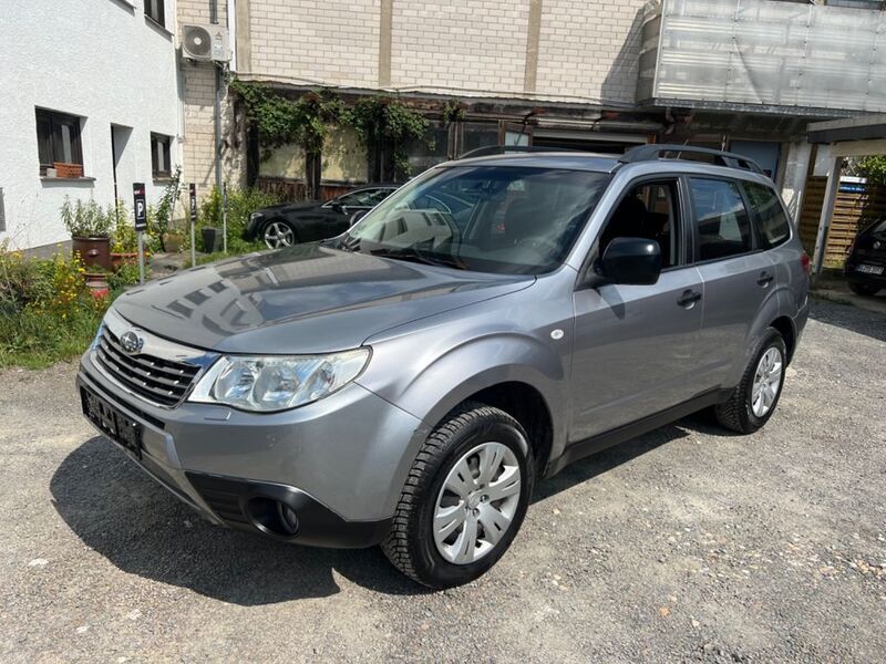 Grau Gebraucht 2010 Subaru Forester SUV | 5.990 € (Fairer Preis) - Bild 1/4