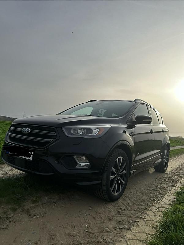 Usata Ford Kuga 150 CV (110 kW) 2017 Nero SUV