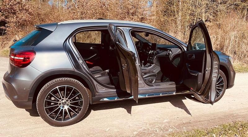 Usata Mercedes GLA200 Edition 156 CV (114 kW) 2017 Grigio SUV