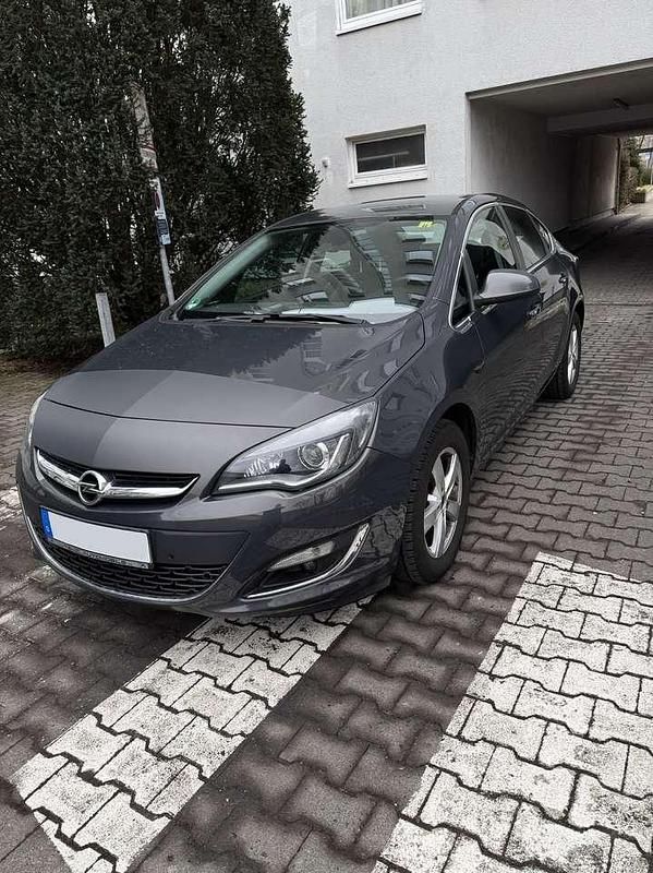 Gebraucht Opel Astra Innovation 131 PS (96 kW) 2013 Grau Limousine