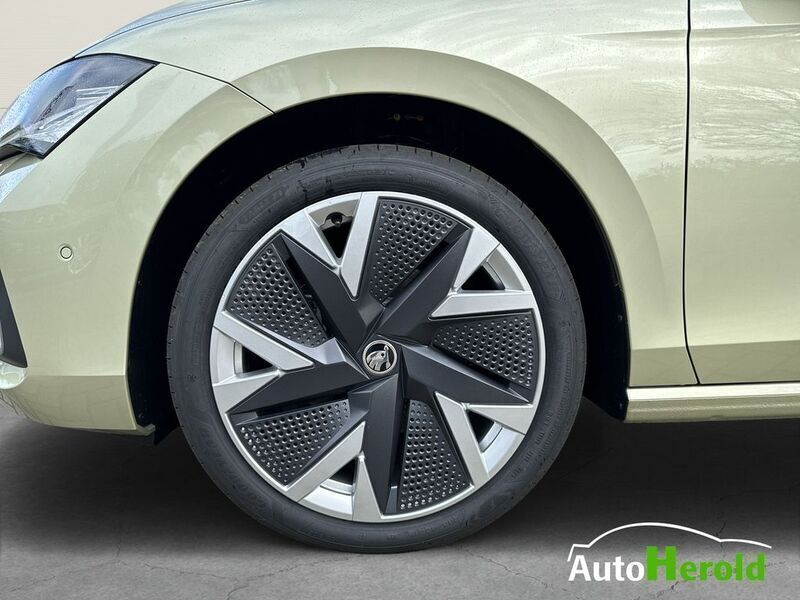 Gebraucht Skoda Superb Selection 150 PS (110 kW) 2024 Ice tea gelb metallic Kombi