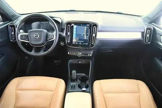 Gebraucht Volvo XC40 Momentum 150 PS (110 kW) 2019 Schwarz SUV