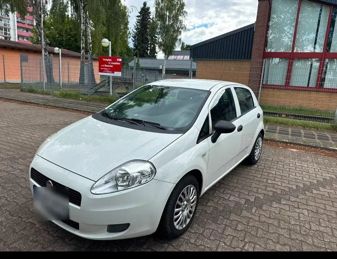 Gebraucht Fiat Punto 60 PS (44 kW) 2011 Weiß Kleinwagen