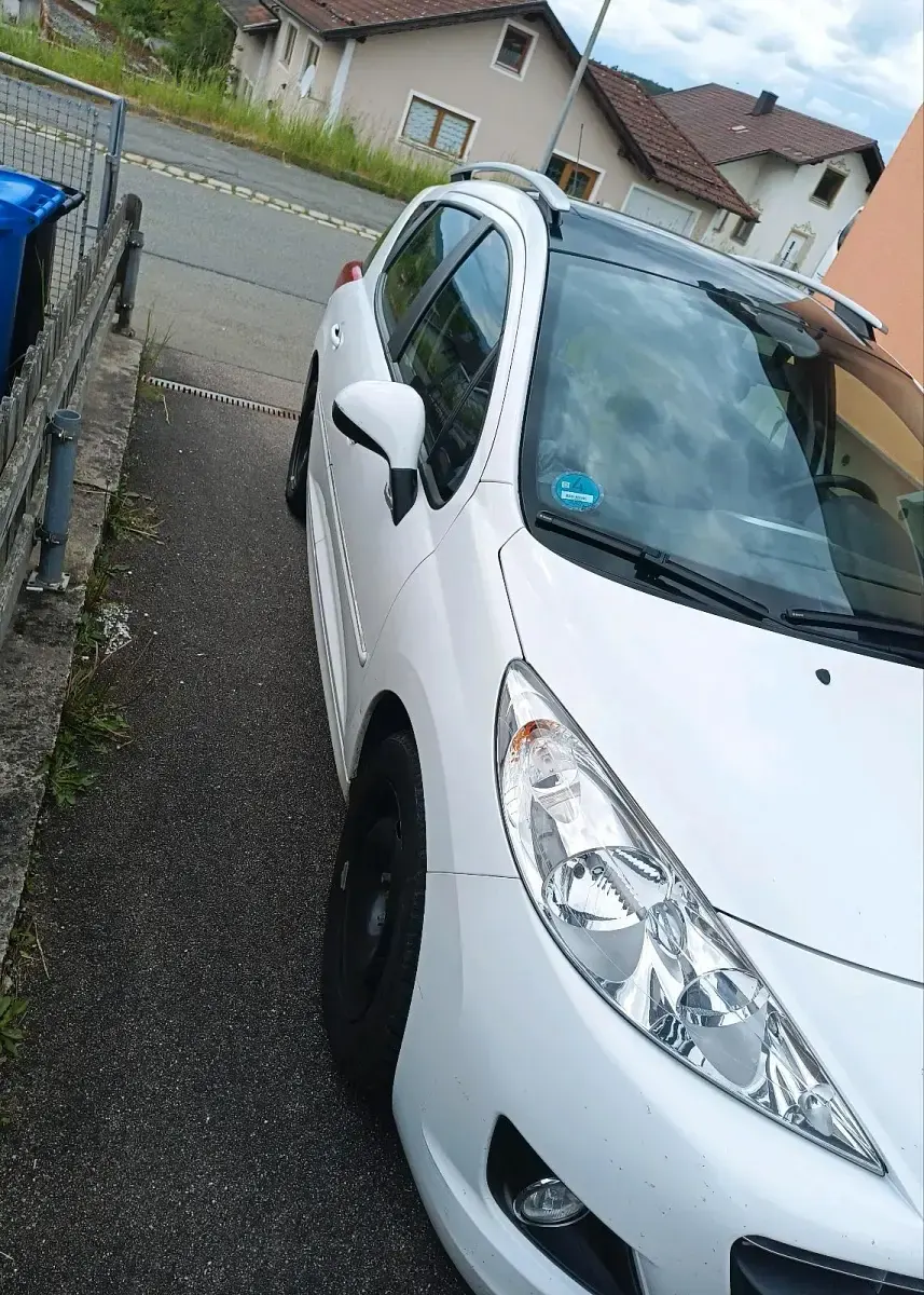 Gebraucht Peugeot 207 95 PS (69 kW) 2012 Weiß Kombi