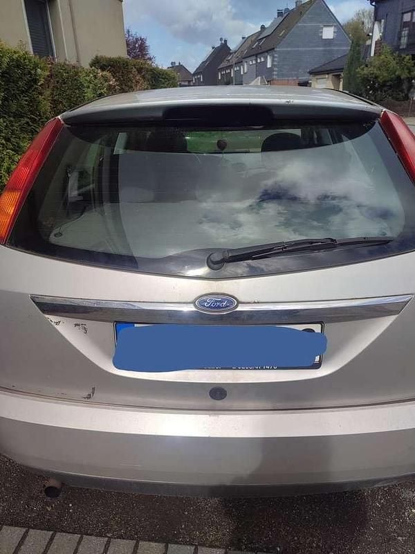 Gebraucht Ford Focus Ghia 111 PS (81 kW) 1999 Silber Kleinwagen