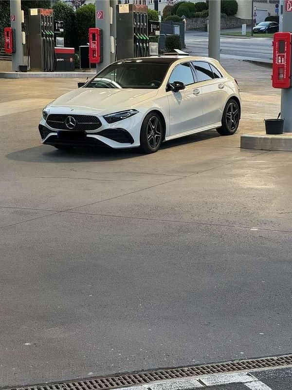 Gebraucht Mercedes A220 190 PS (139 kW) 2023 Grau Kleinwagen