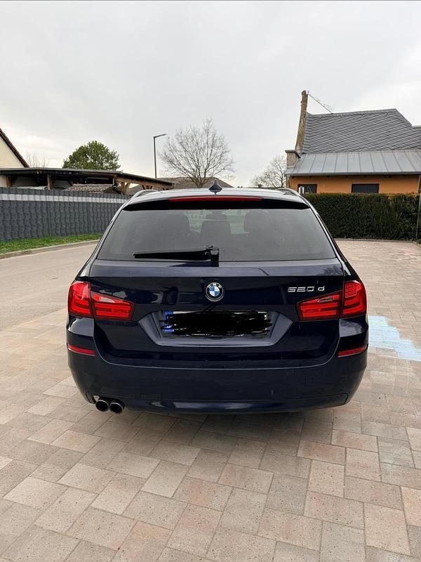 Gebraucht BMW 520 184 PS (135 kW) 2012 Blau Kombi