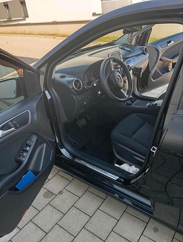 Gebraucht Mercedes B180 110 PS (80 kW) 2016 Schwarz Van / Kleinbus