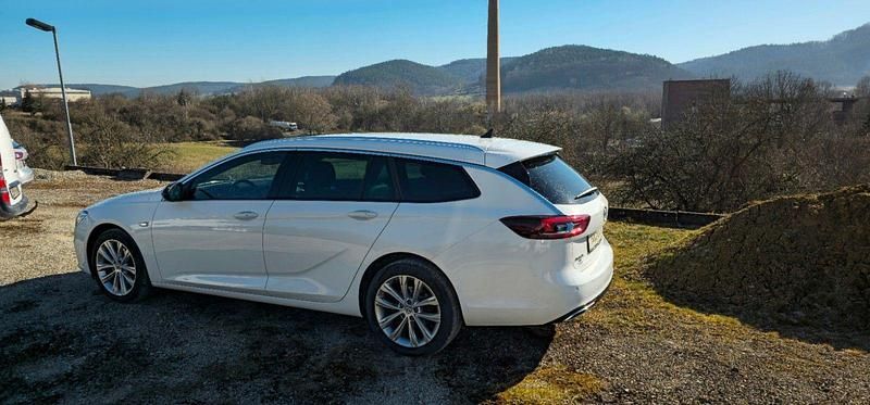 Weiß Gebraucht 2021 Opel Insignia Kombi | 16.999 € (Guter Preis) - Bild 1/4