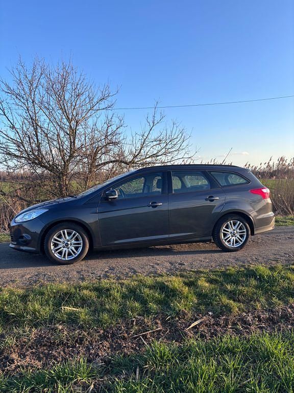 Gebraucht Ford Focus 125 PS (91 kW) 2013 Grau Limousine