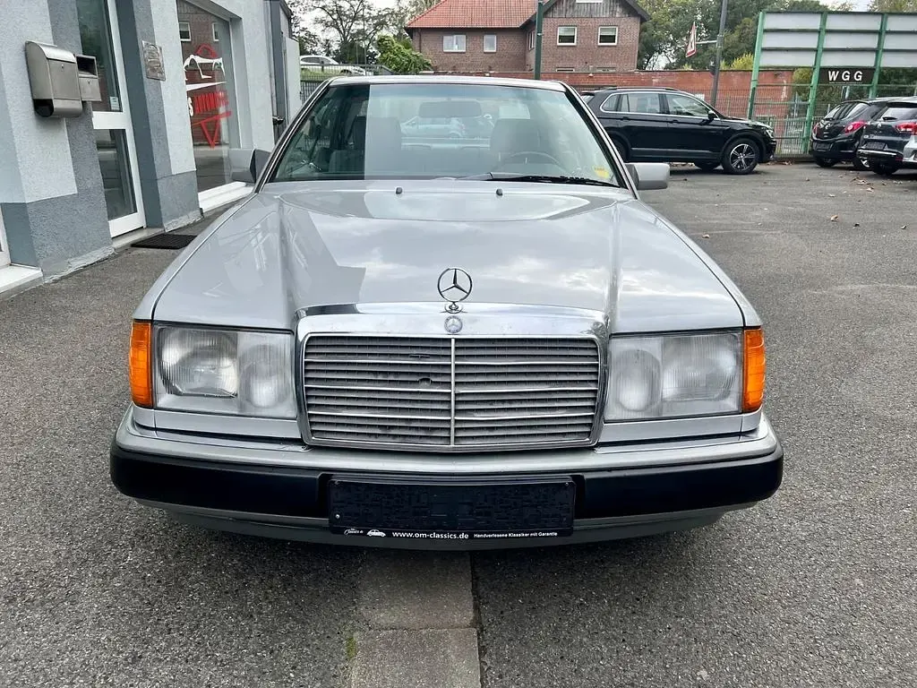 Gebraucht Mercedes 300 179 PS (131 kW) 1991 Silber Coupé