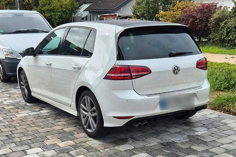 Gebraucht VW Golf VII R-line 150 PS (110 kW) 2015 Weiß Kleinwagen