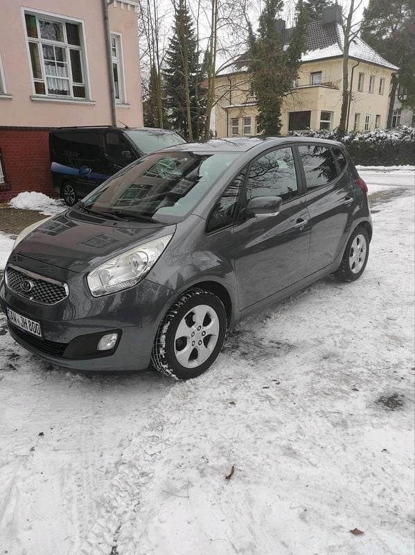 Grau Gebraucht 2011 Kia Venga Spirit Kleinwagen | 3.990 € (Fairer Preis) - Bild 1/4