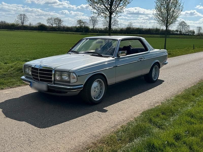 Gebraucht Mercedes 230 166 PS (122 kW) 1984 Silber Coupé