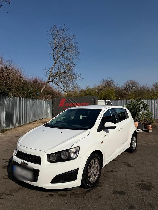 Gebraucht Chevrolet Aveo 100 PS (73 kW) 2011 Weiß Kleinwagen