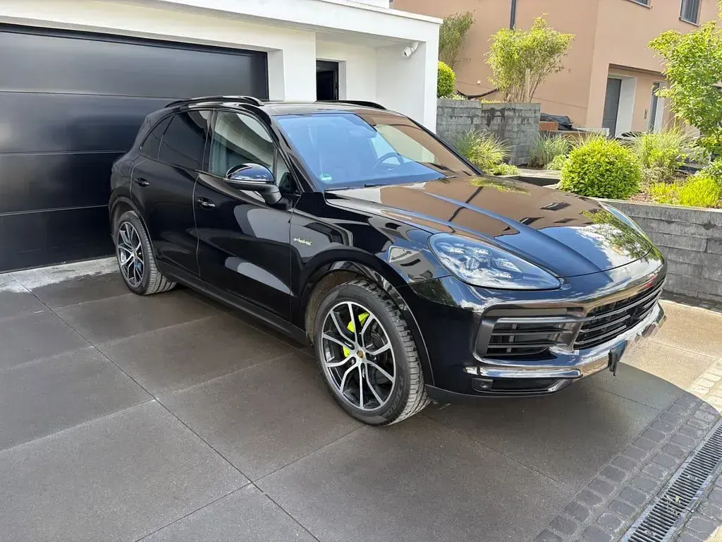 Second-hand Porsche Cayenne 462 CP (339 kW) 2021 Negru SUV