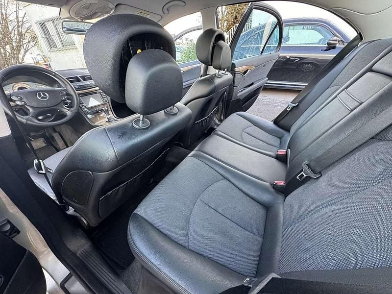 Gebraucht Mercedes E220 Avantgarde 170 PS (125 kW) 2007 Gold Limousine