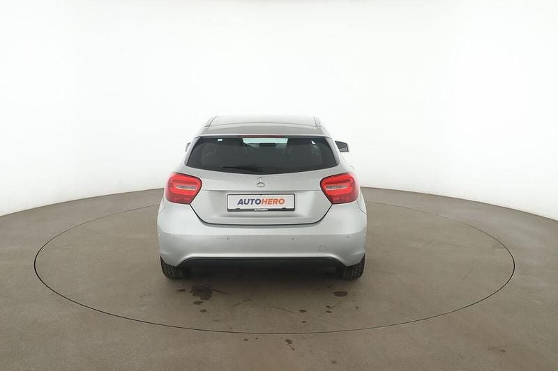 Gebraucht Mercedes A180 Style 122 PS (89 kW) 2017 Grau Limousine