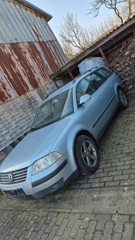 Gebraucht VW Passat 101 PS (74 kW) 2004 Blau Kombi