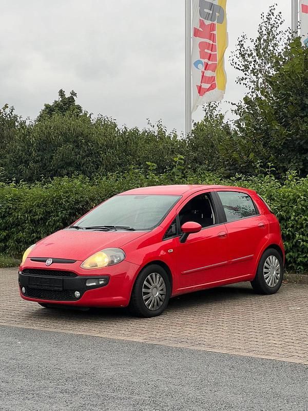Rot Gebraucht 2010 Fiat Punto Evo Kleinwagen | 4.550 € (Guter Preis) - Bild 1/4