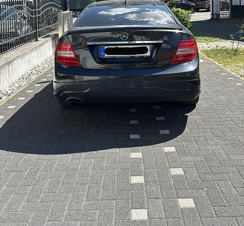 Gebraucht Mercedes C250 204 PS (150 kW) 2011 Schwarz Coupé