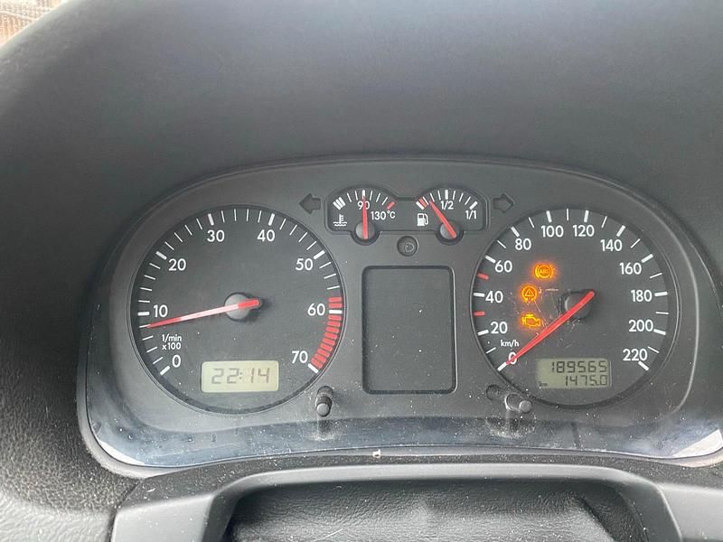 Silber Gebraucht 2000 VW Golf IV Kleinwagen | 799 € (Guter Preis) - Bild 1/4