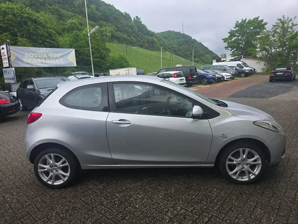 Gebraucht Mazda 2 Inclusive 86 PS (63 kW) 2008 Silber Kleinwagen