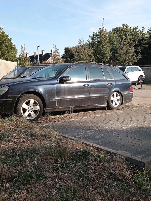 Violet Gebraucht 2003 Mercedes E320 Kombi | 1.800 € (Superpreis) - Bild 1/4