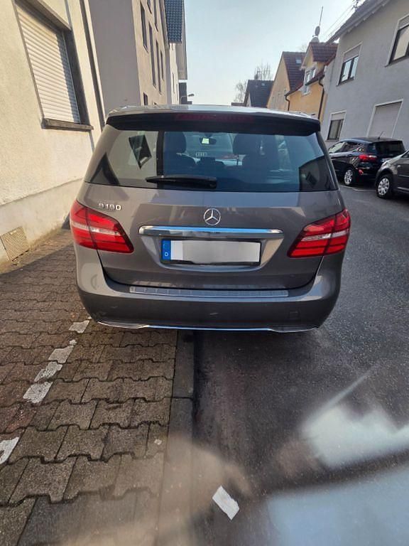 Gebraucht Mercedes B180 Edition 122 PS (89 kW) 2017 Silber Van / Kleinbus
