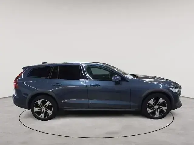 Gebraucht Volvo V60 CC Ultimate 197 PS (144 kW) 2023 Blau Kombi