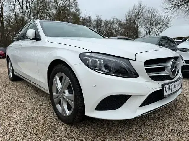 Gebraucht Mercedes C300 258 PS (189 kW) 2019 Weiss Limousine