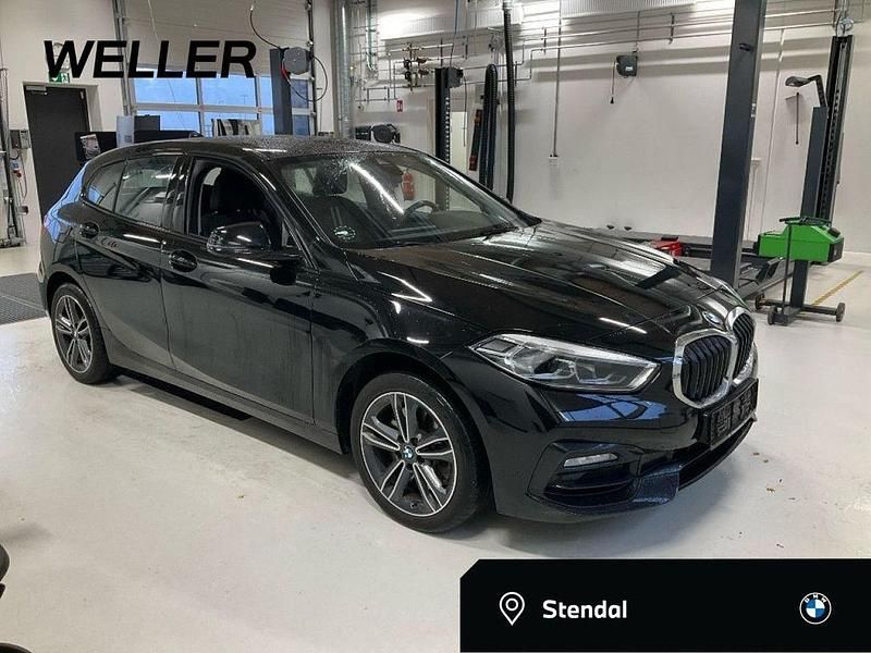 Schwarz ii (schwarz) Gebraucht 2022 BMW 120 Comfort Edition Kleinwagen | 24.800 € (Guter Preis) - Bild 1/4