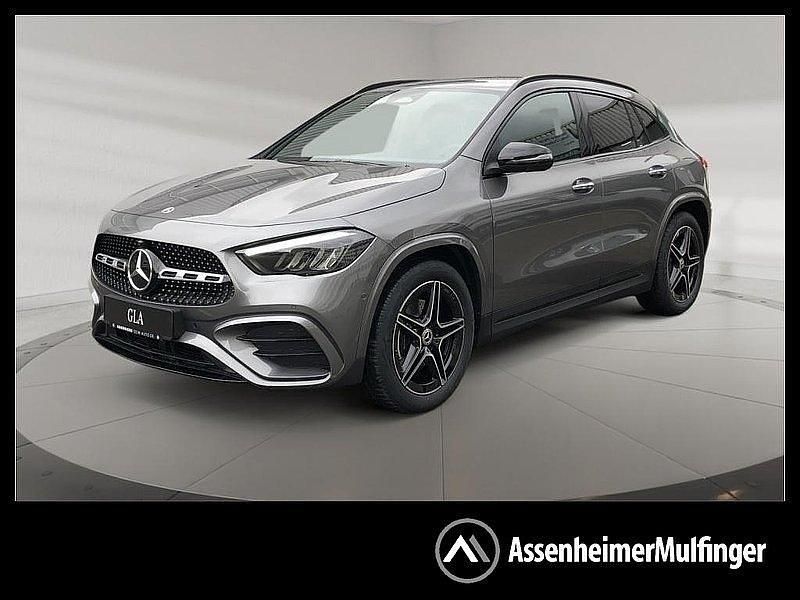 Grau metalliclack mountaingrau Gebraucht 2025 Mercedes GLA180 SUV | 39.390 € (Teuer) - Bild 1/4