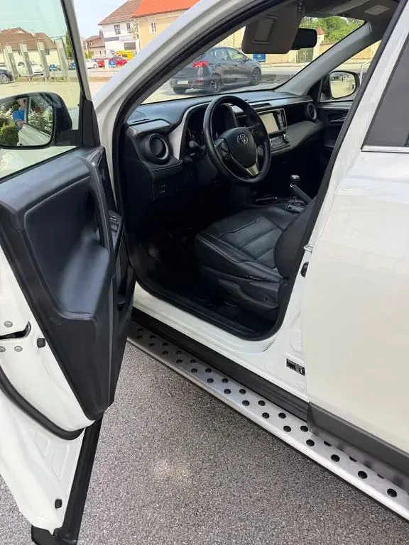 Gebraucht Toyota RAV4 Hybrid Edition 155 PS (114 kW) 2016 Weiß SUV