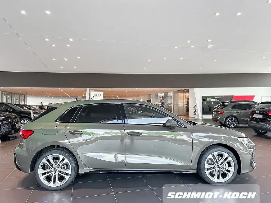Neu Audi A3 S-Line 204 PS (150 kW) 2026 Grün Limousine