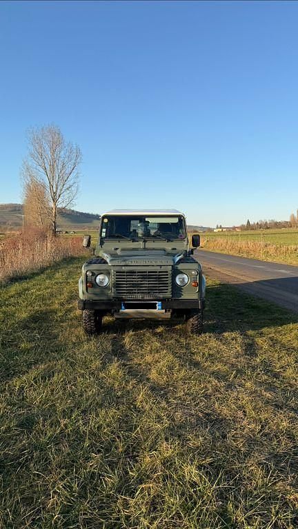 Gebraucht Land Rover Defender 122 PS (89 kW) 2010 Grün Kombi