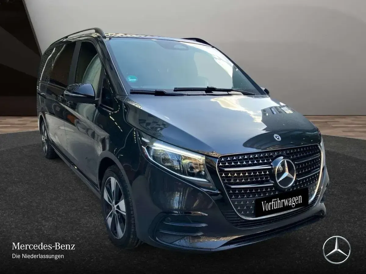 Gebraucht Mercedes V300 AMG 237 PS (174 kW) 2025 Grau Van / Kleinbus