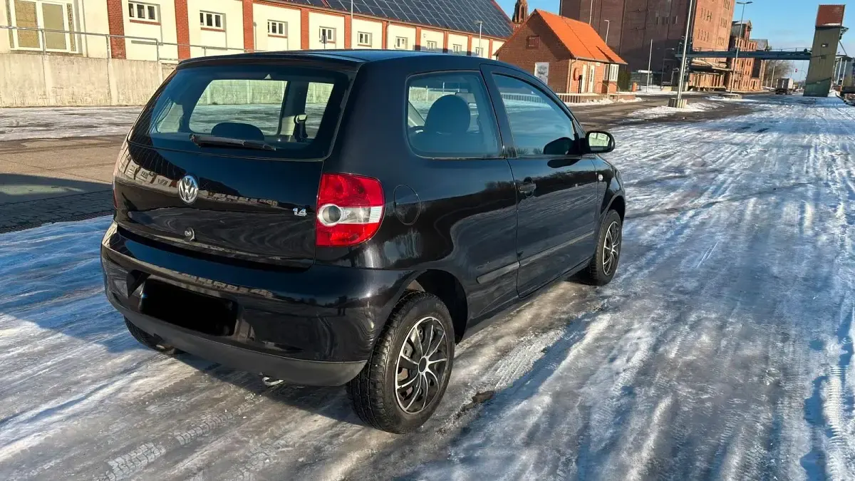 Second-hand VW Fox 75 CP (55 kW) 2007 Negru Hatchback