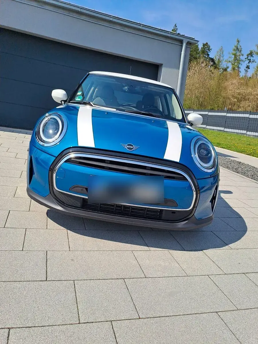 Używany Mini Cooper Classic 136 KM (100 kW) 2021 Niebieski Hatchback