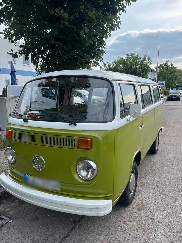 Grün Gebraucht 1976 VW Touran Van / Kleinbus | 19.999 € - Bild 1/4