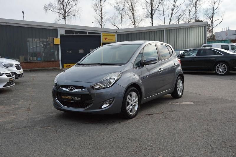 Grau Gebraucht 2011 Hyundai ix20 Style Kleinwagen | 5.900 € (Fairer Preis) - Bild 1/4
