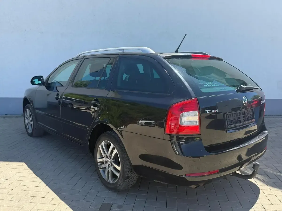 Gebraucht Skoda Octavia Elegance 140 PS (102 kW) 2013 Schwarz Kombi