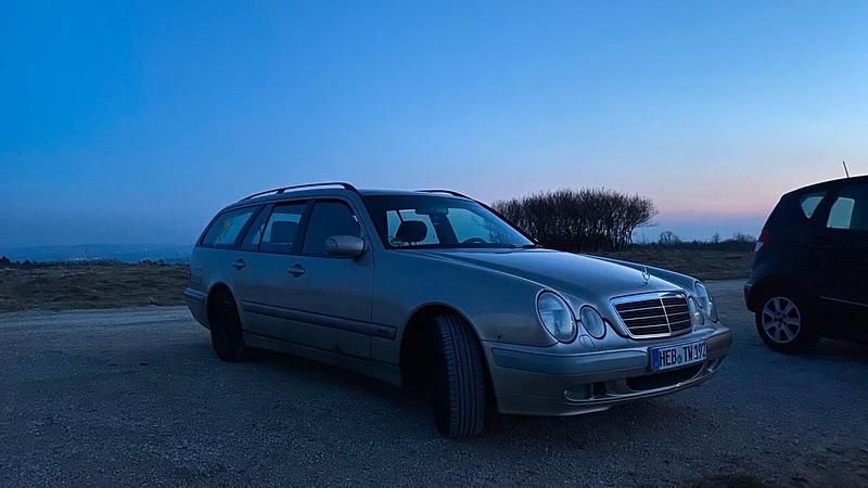 Gold Gebraucht 2000 Mercedes E200 Kombi | 2.250 € (Fairer Preis) - Bild 1/4