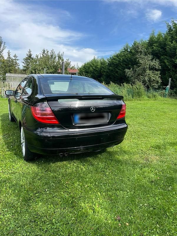 Gebraucht Mercedes C180 129 PS (94 kW) 2001 Schwarz Coupé