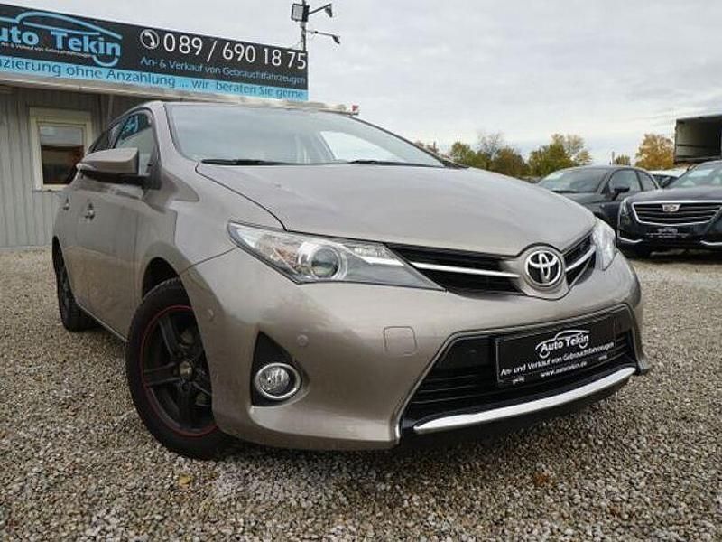 Gebraucht Toyota Auris Life+ 132 PS (97 kW) 2014 Grau Limousine