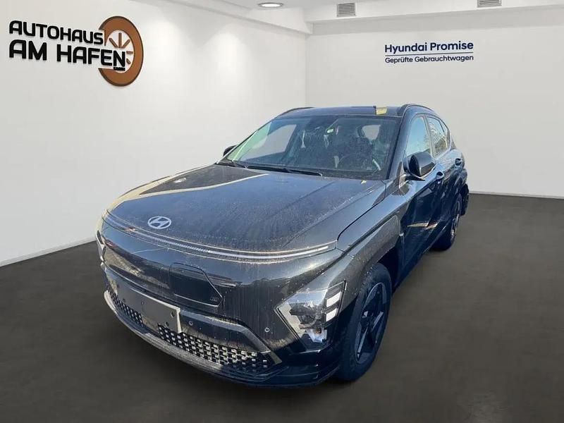 Gebraucht Hyundai Kona Advantage 114 kW (156 PS) 2025 Abyss black / mic SUV