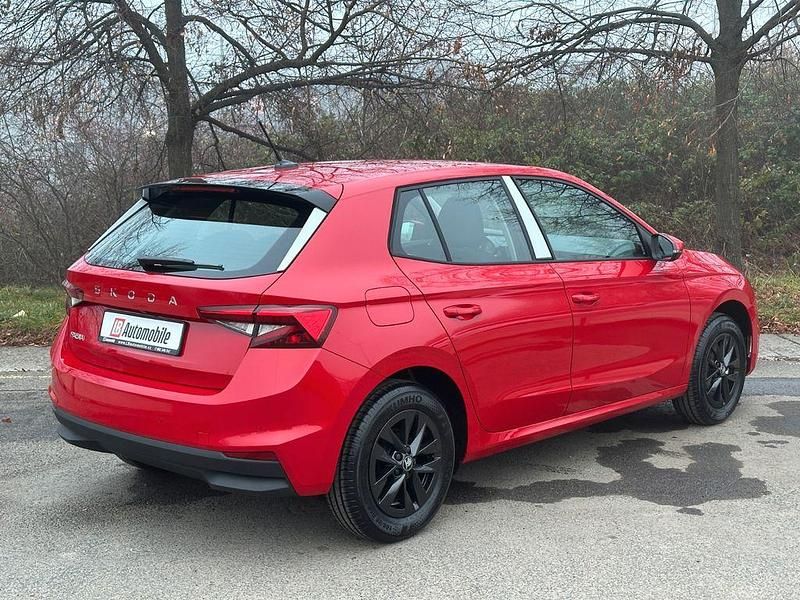 Neu Skoda 105 80 PS (58 kW) 2025 Rot Limousine