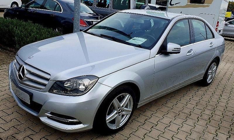 Silber Gebraucht 2013 Mercedes C180 Limousine | 11.810 € (Fairer Preis) - Bild 1/4